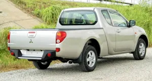 REAR NUDGE GUARD CB 745 REAR NUDGE GUARD ALL TYPE CAR 1 mitsubishi_triton_cb_745rear_guard1